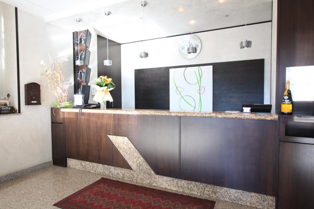 Park Hotel Latina Exterior photo