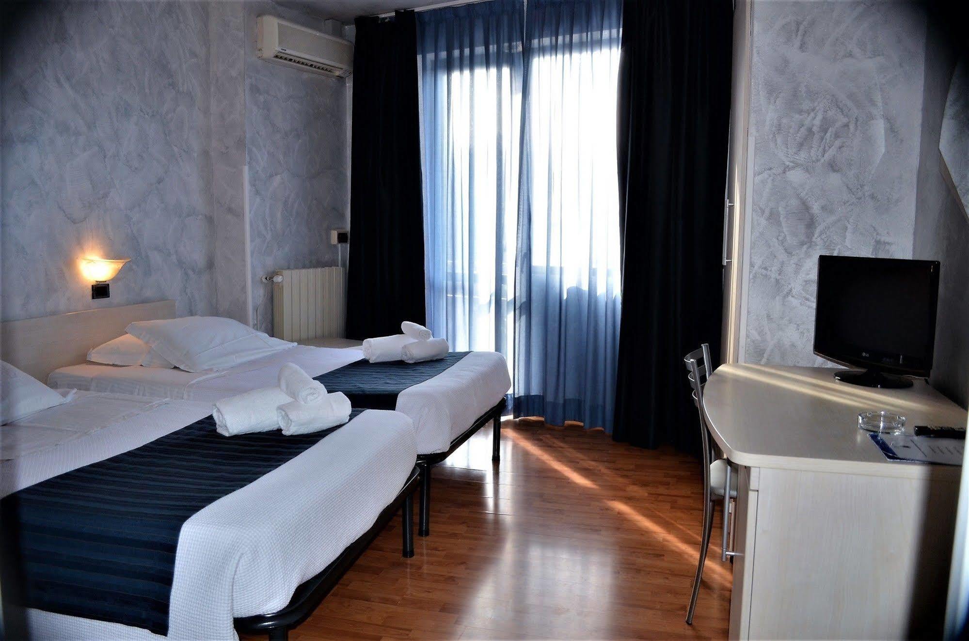 Park Hotel Latina Exterior photo